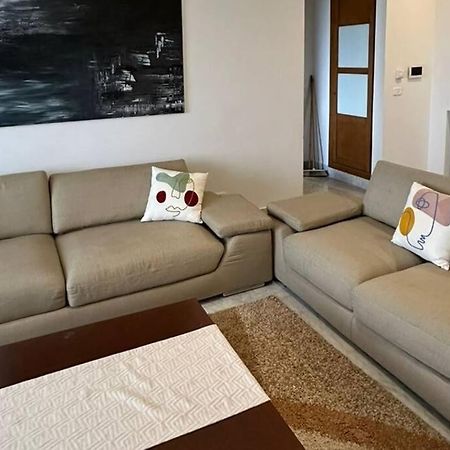 Un Tres Beau Studio Luxueux อาริอานา ภายนอก รูปภาพ